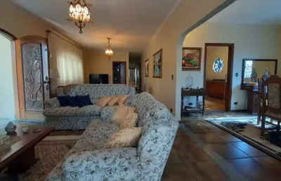 Sobrado com 4 dormitórios, sendo 2 suítes, sala de estar, sala de jantar, sala de tv,  - fl22