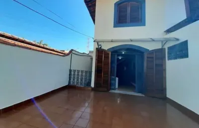 Vendo sobrado,  3 quartos, 1 suite, 2 vagas, quintal - fl22