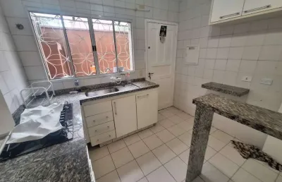 Casa com 3 quartos para alugar na Rua Doutor Nelson Cayres de Britto, 160, Vila Tiradentes, São Paulo