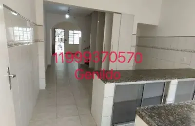Casa com quintal 2 quartos em frente uma praca maravilhosa fácil acesso ao metro aceita petfl55