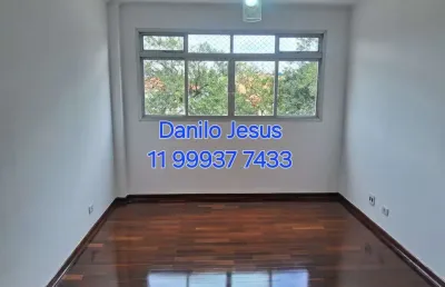 O imóvel possui 2 quartos, 2 banheiros e 2 vagas. fl51