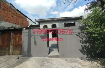 Casa 2 quartos 1 suite sala de jantar quintal  1 vaga aceita pet jardim  fácil acesso ao metro fl55