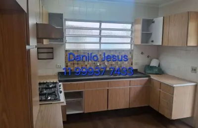 Casa com 3 dormitórios, 1 suíte, 2 vagas e edicula. fl51
