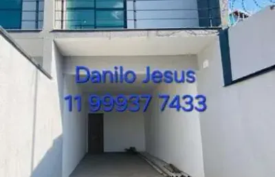 Casa com 3 dormitórios, 2 banheiros e 2 vagas. fl51