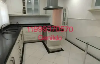 Sobrado semi mobiliado com 3 quartos, sendo 1 suites,2 vagas, edicula,  fácil acesso ao metro