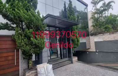 Prédio comercial com 7 salas 9 vagas de garagem  d 5 banheiros fácil acesso ao metro fl55