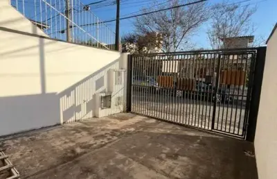 Casa em condomínio fechado com 2 quartos para alugar na Rua Luís Ferreira de Barros, 88, Vila Universitária, São Paulo