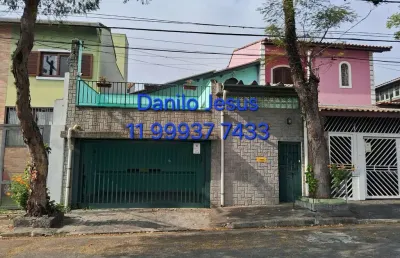 Casa assobradada com 2 dormitórios, edicula e 2 vagas.