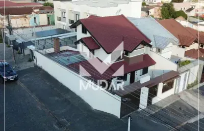 Sobrado de esquina com 4 quartos no jardim carvalho