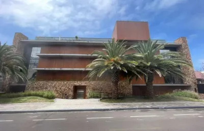 Apartamento mobiliado com piscina e vista para o mar em torres - venda