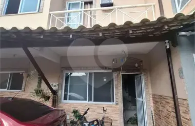 Casa de vila com 2 quartos à venda em santíssimo - rj