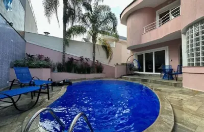 Casa em cond. fechado a venda em sbc, 05 suítes, área gourmet, piscina !!