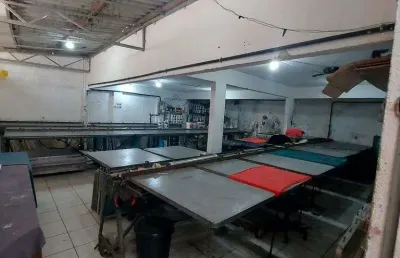 Galpão , escritórios , estacionamento - terreno 550m2 / construção 400m2