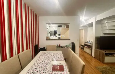 Sobrado, com 3 dormitórios (1 suíte) e com 2 vagas são 119m2 área construída,