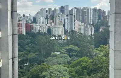 Apto com 288 m² são 4 suítes, sendo que a suíte master tem 2 banheiros (sr/sra)