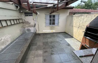 Excelente casa com ponto comercial a pouco metros do metrô