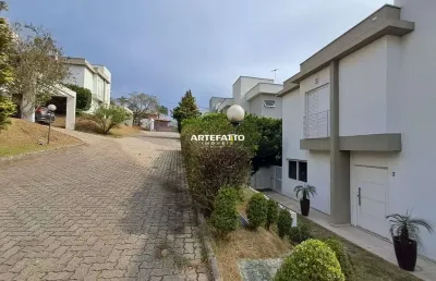Alugo casa em condomínio são 4 dormitórios, sendo 2 suítes, além de 3 banheiros,