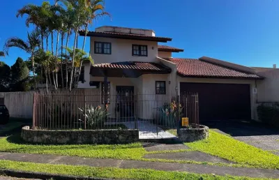 À venda | 297 m², 4 quartos, piscina privativa e 4 vagas de garagem - córrego grande, florianópolis.