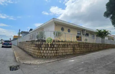 À venda | 315m² de área construída, 720 m² de terreno e oportunidade de retorno financeiro imediato - capoeiras,em florianópolis