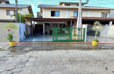 Casa com 3 quartos à venda na Avenida Mário José Mateus, 447, Bela Vista, Palhoça