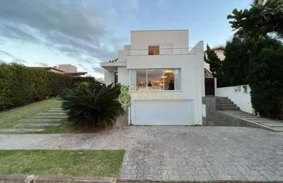 À venda na praia de jurerê internacional! alto padrão, piscina privativa, 430m², 4 suítes e 6 vagas de garagem.