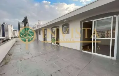 Terraço privativo com piscina e vista mar, 3 suítes e 3 vagas - à venda no balneário do estreito.