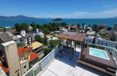 À venda na praia de canajurê! triplex, vista mar, terraço privativo, mobiliado, 4 suítes e 2 vagas de garagem.