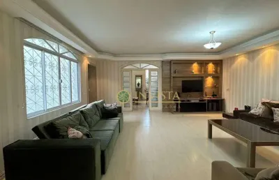 Alto padrão, 4 quartos, piscina, área de lazer com sinuca e ofurô para locação no bairro jardim atlântico.
