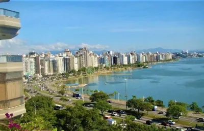 À venda | 264 m², sacada, vista mar, 4 quartos e 2 vagas - agronômica, beira mar, em florianópolis.