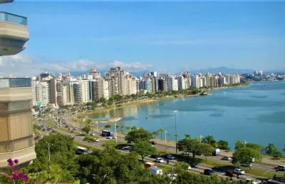 À venda | 264 m², sacada, vista mar, 4 quartos e 2 vagas - agronômica, beira mar, em florianópolis.