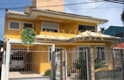 À venda no monte verde! casa de 2 pavimentos com 3 quartos e edícula.