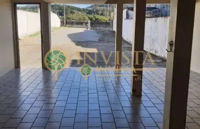 3 quartos, sacadas, amplo quintal, 4 vagas - à venda na praia comprida - são josé.
