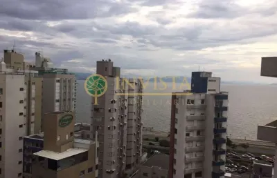 À venda | 316 m², mobiliado, vista mar, piscina privativa, 4 suítes e 3 vagas - centro, em florianópolis.