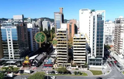 À venda | 580 m², mobiliado, 4 suítes e 3 vagas - centro de florianópolis.