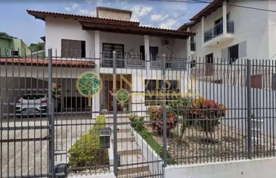 À venda | 197 m², 2 pavimentos, sacada, 4 quartos, churrasqueira, 2 vagas de garagem - centro de florianópolis