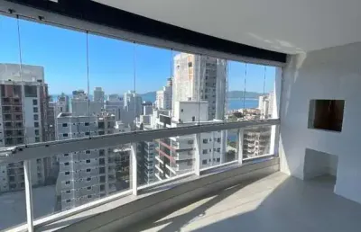 À venda em itapema, meia praia! frente mar, 3 quartos (todos suítes) e 3 vagas de garagem.