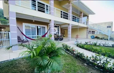 À venda | 340 m², semi mobiliado, 3 quartos, sacada e 2 vagas de garagem - governador celso ramos.