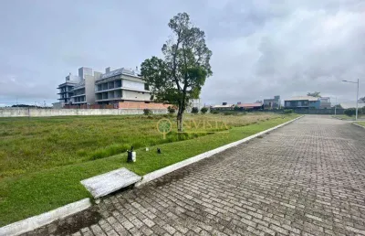 Terreno em condomínio fechado com 707m² no campeche.