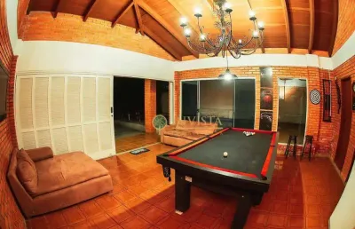 À venda | 250 m², praia de jurerê, com 5 quartos sendo 3 suítes, espaço recreativo, piscina e 4 vagas