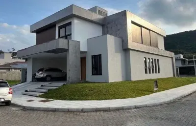 4 quartos em condomínio fechado com infraestrutura de lazer completa à venda no ratones em florianópolis.