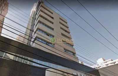 Sala comercial em andar alto, com 1 vaga no centro - á venda em florianópolis