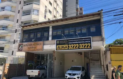 Sala (sobreloja) comercial com 300m² de área privativa localizada na av. hercílio luz.