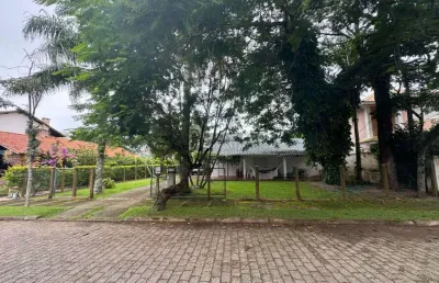 180 metros da praia, 6 quartos, edícula e 2 vagas em jurerê  internacional