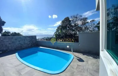 Terraço com vista mar, piscina e espaço gourmet, 4 suítes e 6 vagas para locação no centro de florianópolis.