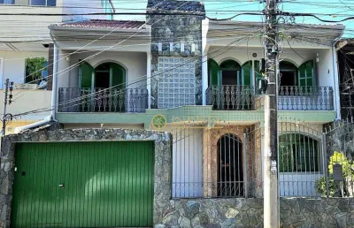 À venda | 180 m², 4 quartos, sendo 1 suíte, amplo quintal e 2 vagas - balneário do estreito, em florianópolis.