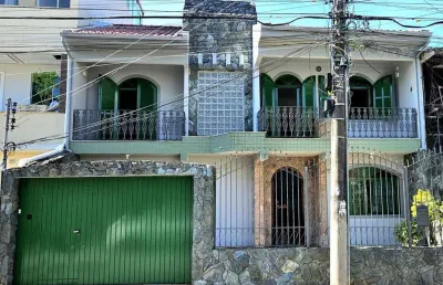 À venda | 180 m², 4 quartos, sendo 1 suíte, amplo quintal e 2 vagas - balneário do estreito, em florianópolis.