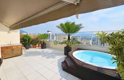 Terraço privativo com piscina e churrasqueira, 3 suítes e 4 vagas à venda próximo a ufsc.