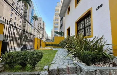 Locação | 231 m², 14 salas, 5 banheiros e 4 vagas de garagem – ao lado do colégio catarinense, no centro de florianópolis.
