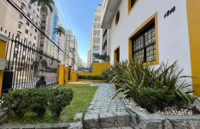Locação | 231 m², 14 salas, 5 banheiros e 4 vagas de garagem – ao lado do colégio catarinense, no centro de florianópolis.