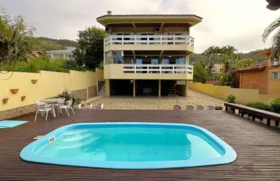 À venda | 325 m², próxima ao mar, 4 quartos, varanda gourmet, piscina e 3 vagas - praia brava, florianópolis.